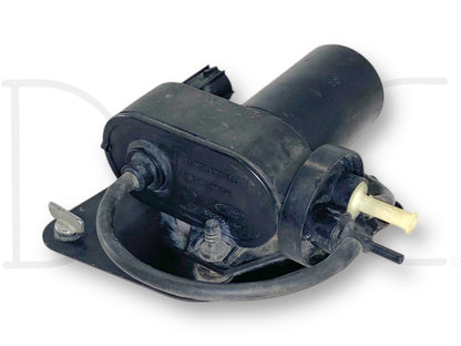 08-10 Ford F250 F350 6.4 6.4L Diesel Vacuum Pump With Mount Bracket OEM, used condition with light wear, black metal and plastic construction, includes attached hose and mounting bracket, compatible with 2008 to 2010 Ford Super Duty diesel trucks.