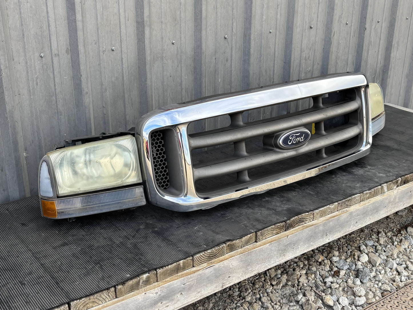 99-04 Ford F250 F350 Excursion Header Panel Green W/ Chrome/Tan Grill
