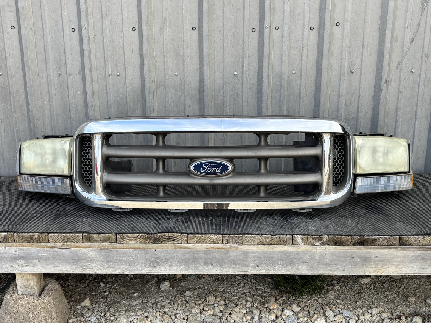 99-04 Ford F250 F350 Excursion Header Panel Green W/ Chrome/Tan Grill