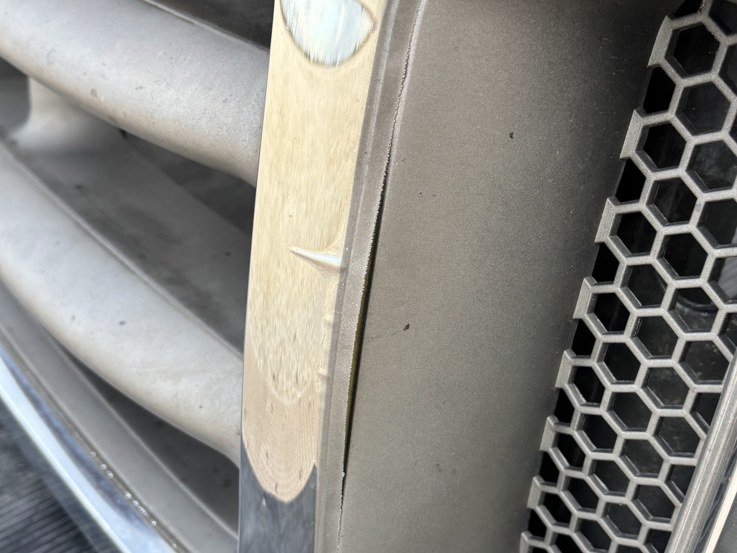 99-04 Ford F250 F350 Excursion Header Panel Green W/ Chrome/Tan Grill