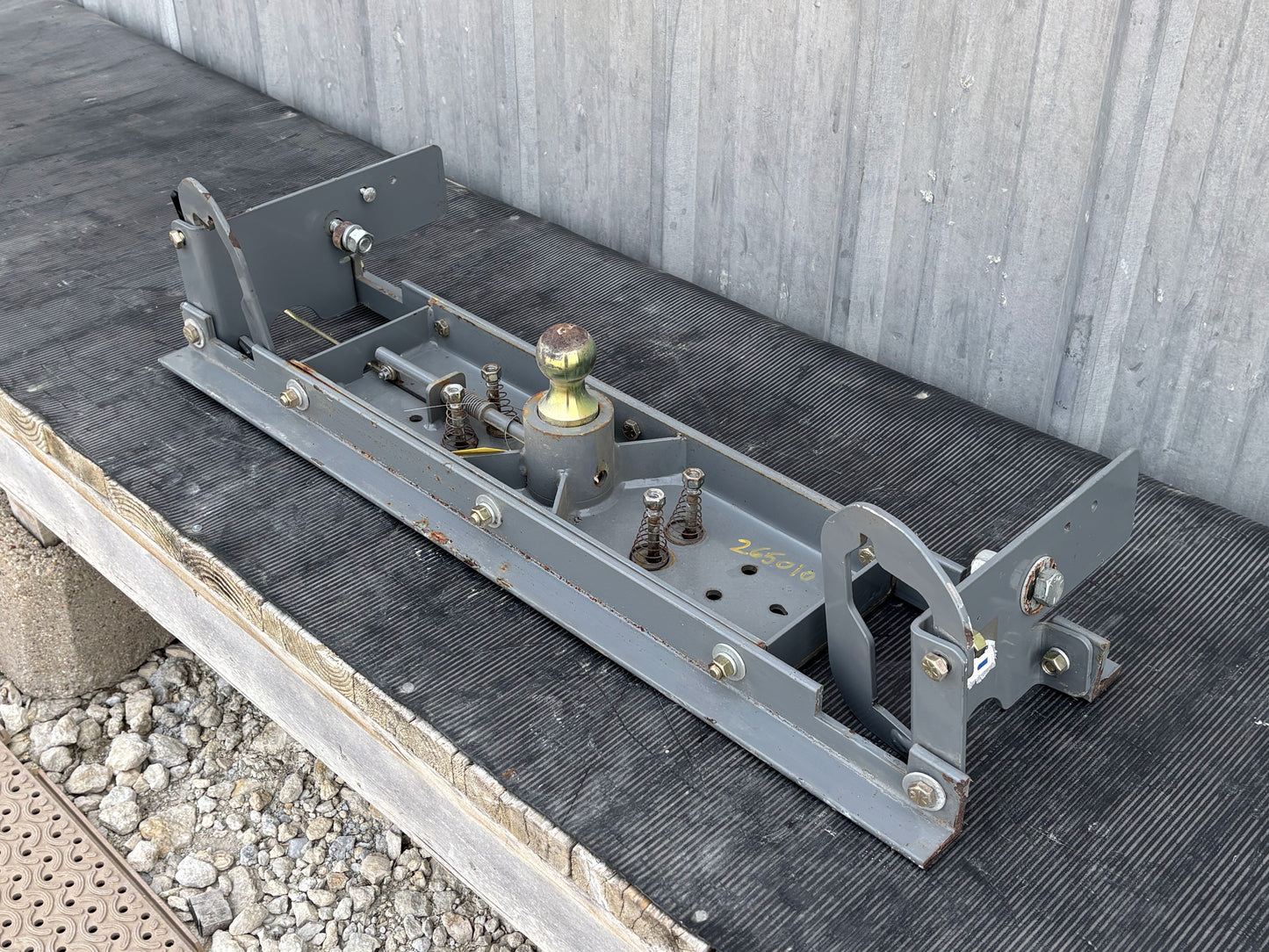 99-07 Ford F250 F350 B&W Turnover Ball Gooseneck Hitch