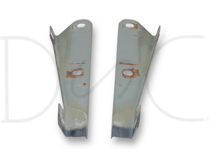 99-07 Ford F250 F350 Header Panel Bracket Set OE Mounts Pair RH Right LH Left with light rust and wear, used parts compatible with Ford Super Duty trucks from 1999-2007.