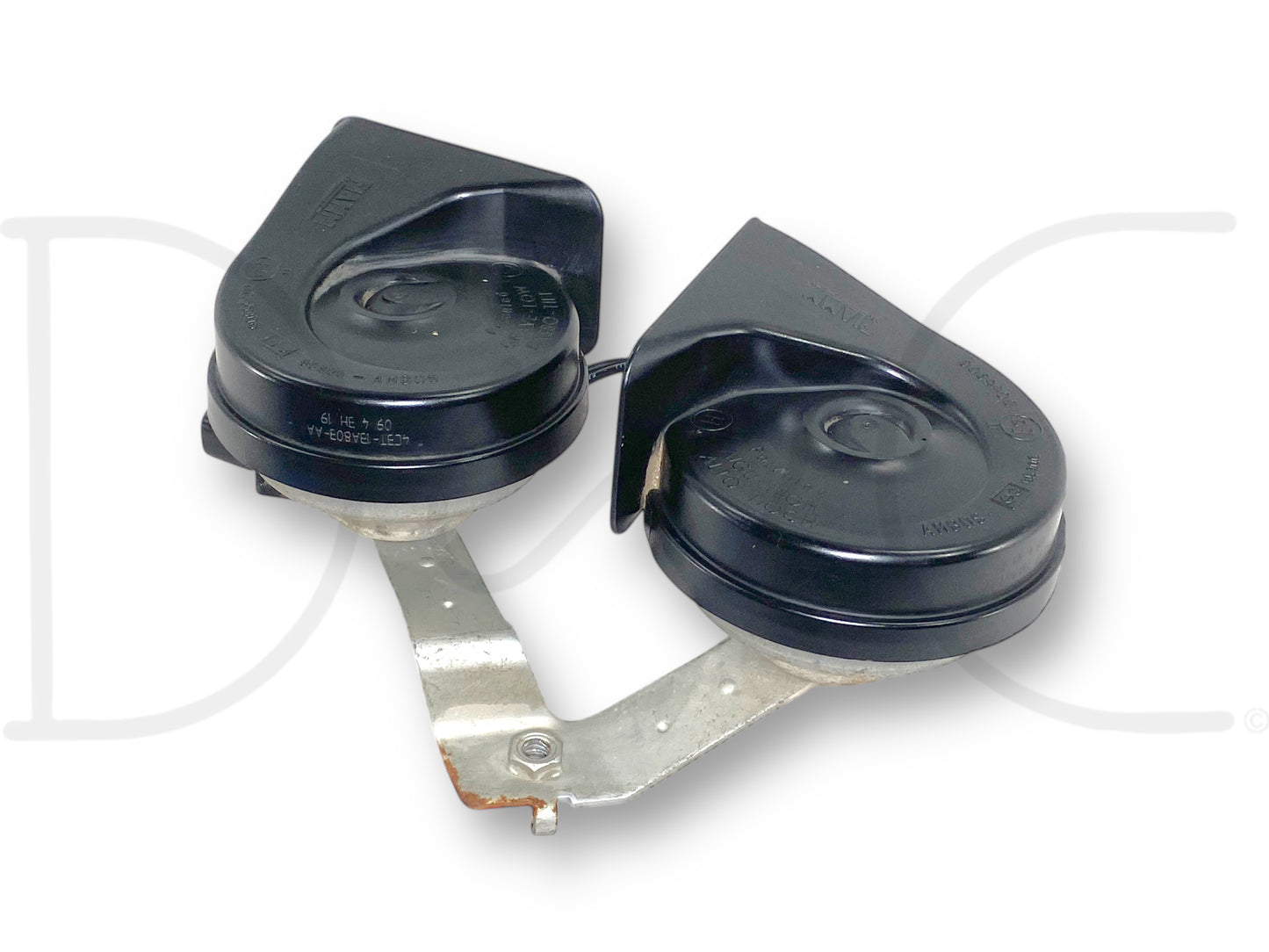 02-04 Ford F250 F350 Super Duty Horn Pair OEM Dual Note Horns in used good condition with light wear, compatible with 2002-2004 Ford Excursion and Super Duty trucks.