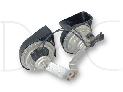 02-04 Ford F250 F350 Super Duty Horn Pair OEM Dual Note Horns