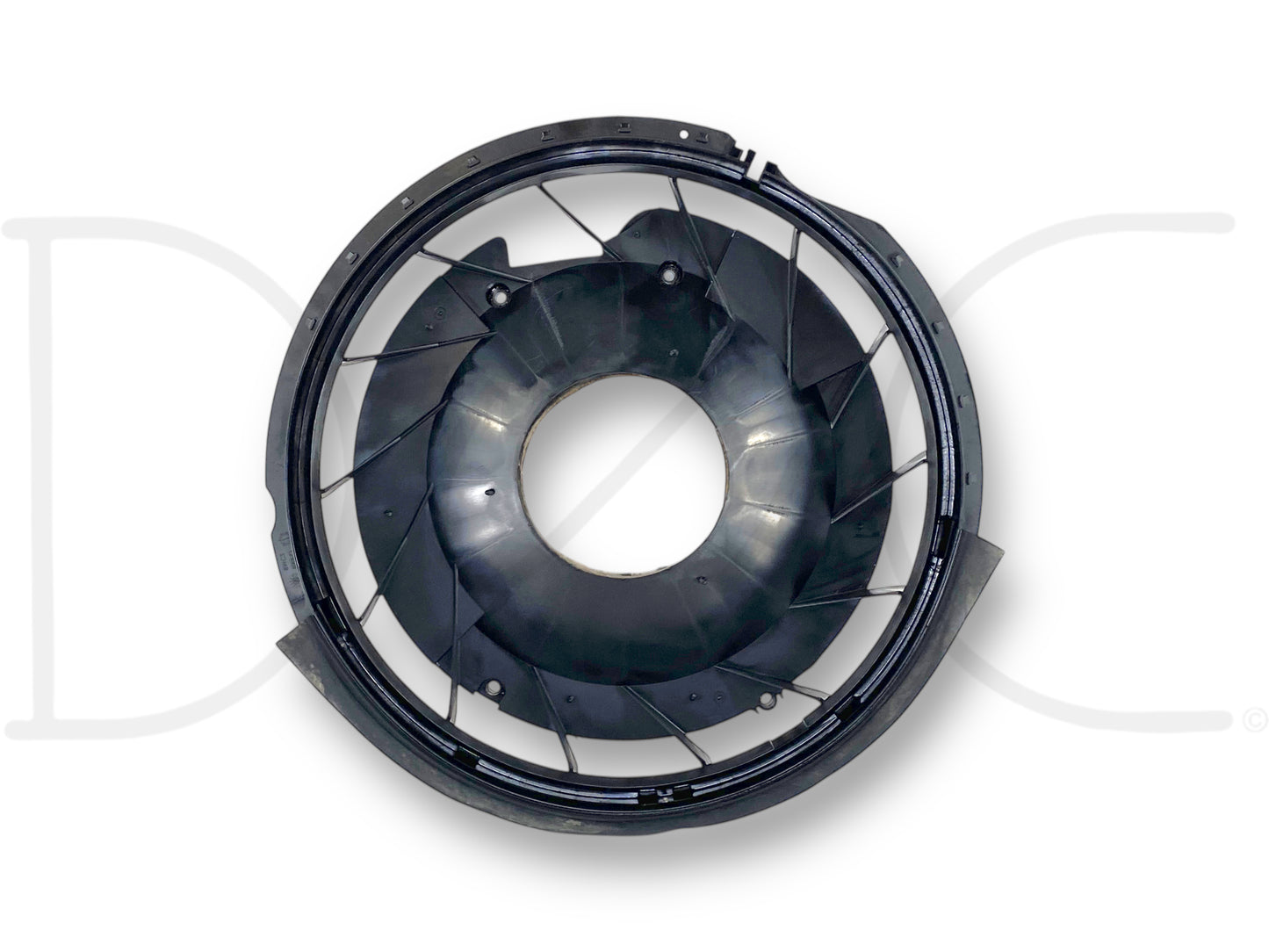 04-07 Ford F250 F350 6.0 6.0L Diesel Radiator Inner Fan Shroud 4C34-8B614-Aa used, good condition with light wear and one cracked mounting post, compatible with 2004-2007 Ford Super Duty trucks.