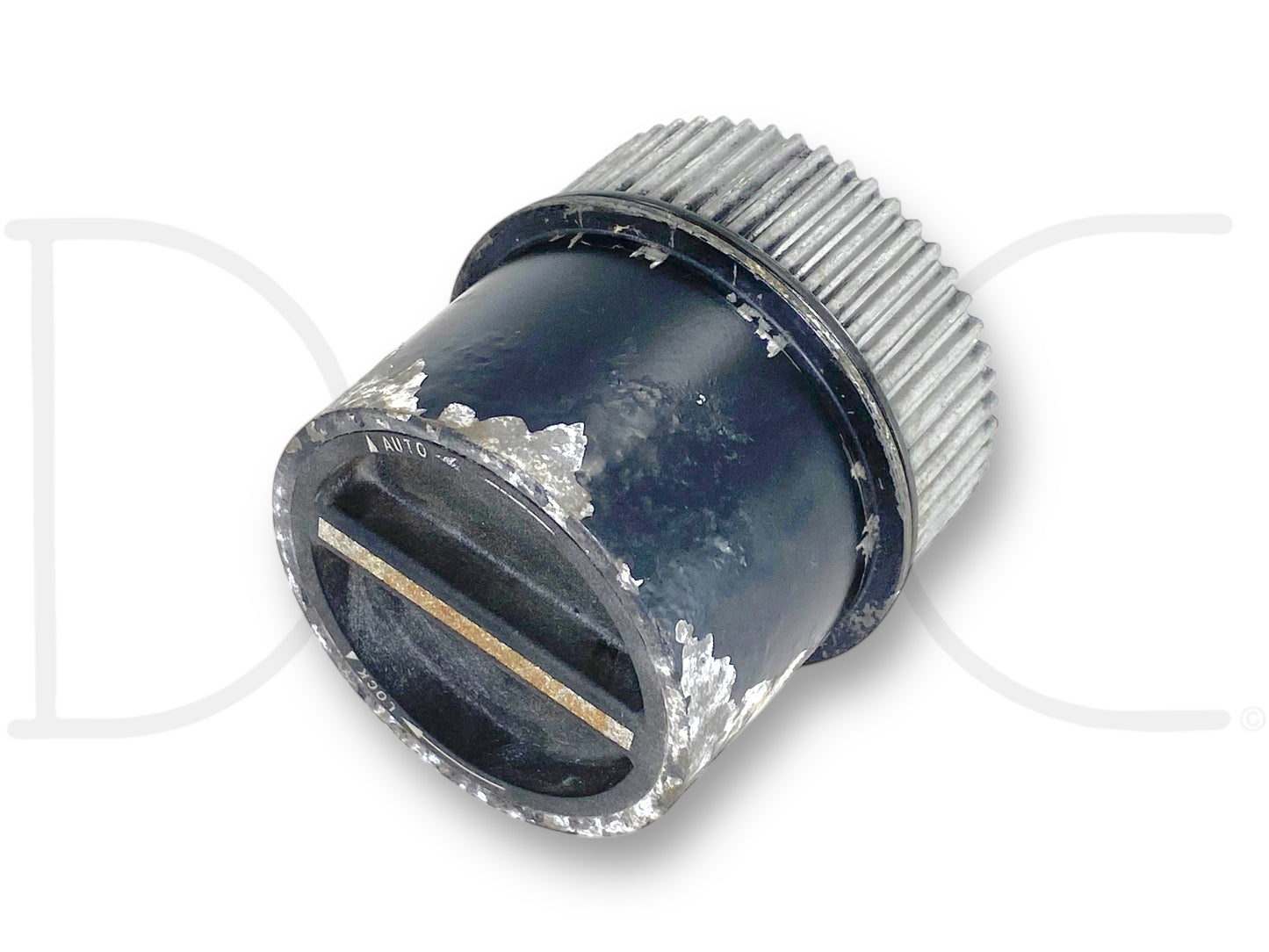 Used 99-04 Ford F250 F350 4WD 4X4 Front Axle Locking Hub Auto with light wear and flaking paint, compatible with 1999-2004 F-250, F-350, F-450, and F-550 trucks, removed from a 2004 Ford F-250 King Ranch 6.0L diesel 4WD model.
