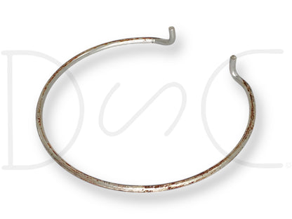 99-04 Ford F250 F350 4WD 4X4 Front Axle Locking Hub Snap Ring Retainer showing used condition with light wear, suitable for 1999-2004 Ford trucks including F-250, F-350, F-450, and F-550 models with 6.0L Powerstroke engine compatibility.