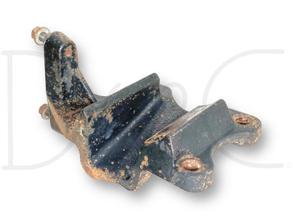 99-04 Ford F250 F350 4X4 Front Axle U Bolt Bracket Sway Bar Mount 1C34-5A316-Aa used part in good condition with light wear, compatible with 1999-2004 Ford F-250, F-350, F-450, F-550 trucks, removal from a 2004 Ford F-250 King Ranch 6.0L Diesel Super Duty.