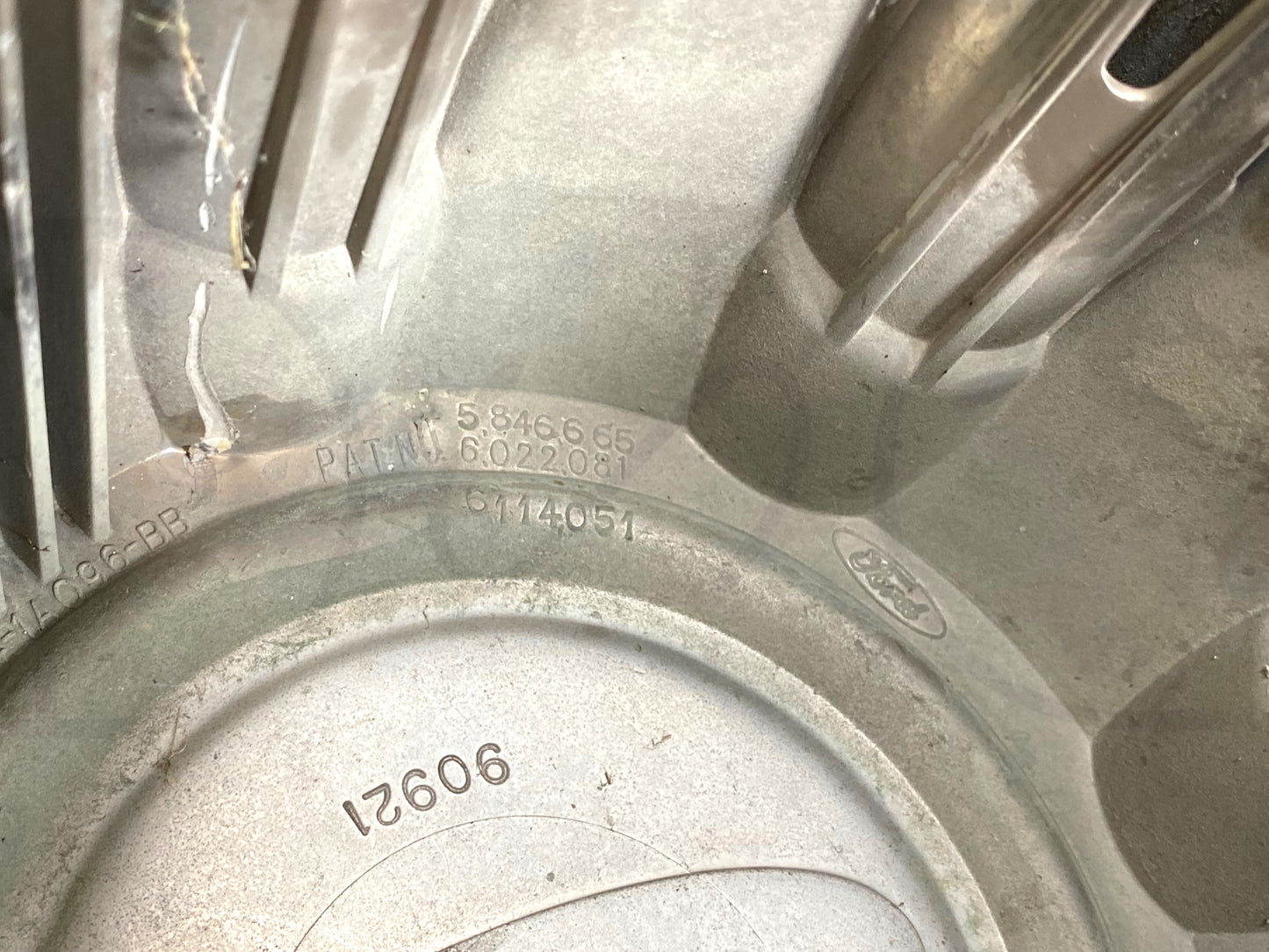 99-04 Ford F250 F350 Super Duty King Ranch Wheel Center Hub Cap Hubcap OEM