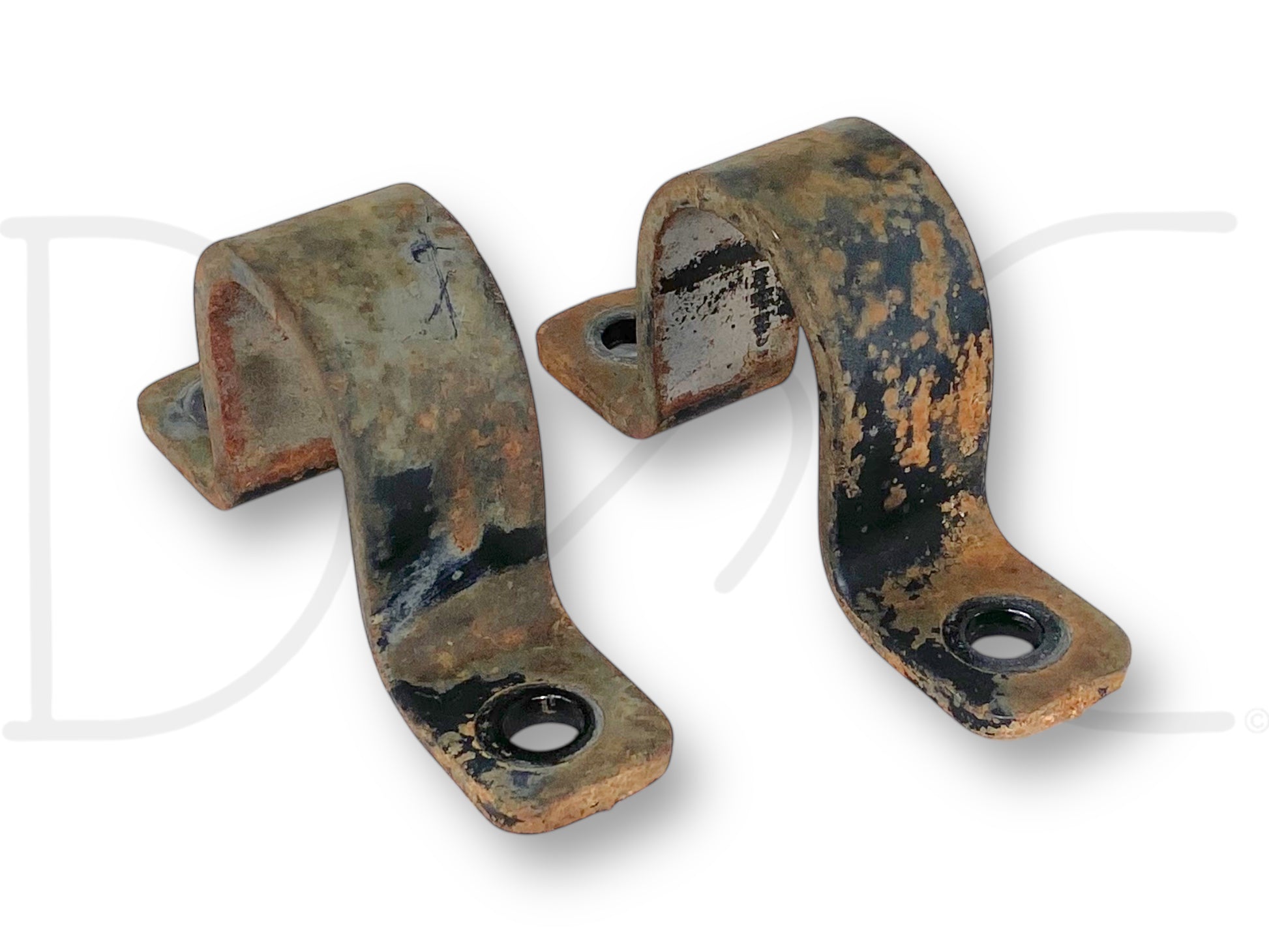 Used 99-04 Ford F250 F350 4X4 Front Axle Sway Bar Bushing Brackets Bracket Set OE with light wear, removed from a 2004 Ford F-250 King Ranch 6.0L Diesel. Rusted metal mounting brackets designed for 1999-2004 Ford F-250 and F-350 trucks, compatible with Super Duty models.