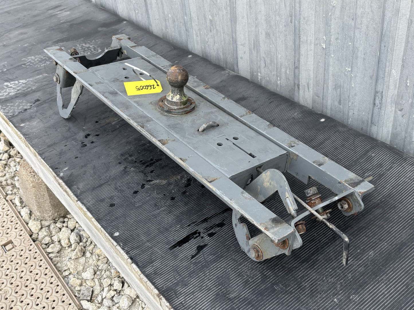 08-16 Ford F250 F350 Gooseneck Hitch B&W Turnover Ball