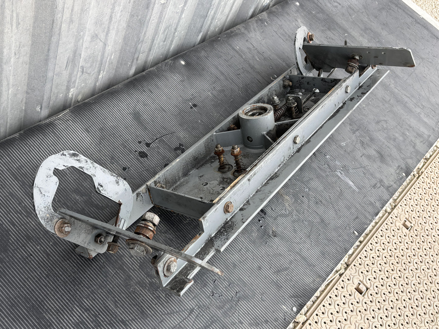 08-16 Ford F250 F350 Gooseneck Hitch B&W Turnover Ball