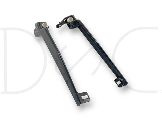 08-10 Ford F250 F350 Front Grill Bracket Set OE Brackets Mounts Pair RH Right LH shown in used, good condition with light wear, suitable for 2008 to 2010 Ford F-250, F-350, F-450, and F-550 Super Duty trucks, made for reliable OEM fitment.