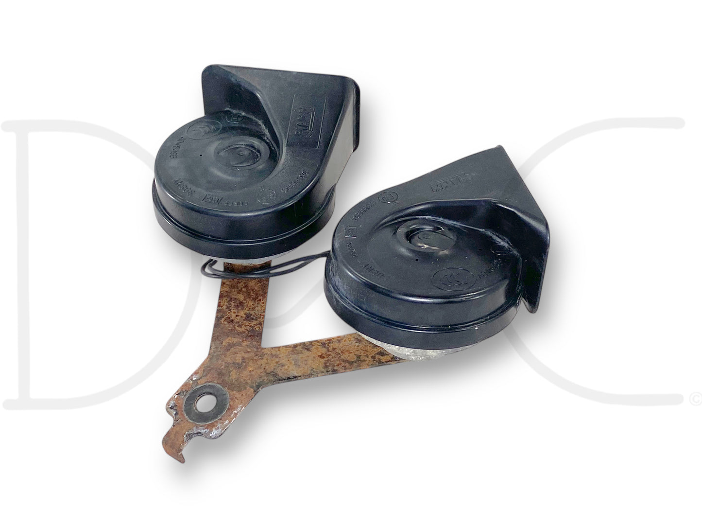 08-10 Ford F250 F350 Super Duty Horn Pair OEM Dual Note Horns 7C3T-13A803-AB, used condition with light wear, black plastic dual note horns mounted on a rusted metal bracket, compatible with 2008-2010 Ford F-250, F-350, F-450, and F-550 trucks.