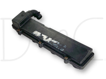 04-07 Ford F250 F350 6.0 6.0L Diesel Valve Cover Crankcase Vent OE 1844145C3, used with light wear, removed from 2004 Ford F-350 Lariat 6.0 Diesel, black plastic valve cover part compatible with 2004-2007 Ford Super Duty trucks.