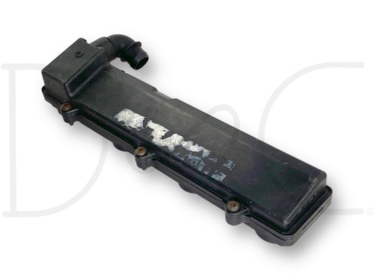 04-07 Ford F250 F350 6.0 6.0L Diesel Valve Cover Crankcase Vent OE 1844145C3, used with light wear, removed from 2004 Ford F-350 Lariat 6.0 Diesel, black plastic valve cover part compatible with 2004-2007 Ford Super Duty trucks.