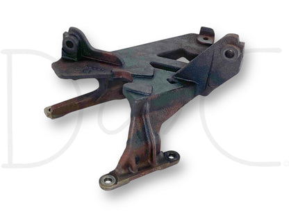 04-07 Ford F250 F350 6.0 6.0L Turbo Turbocharger Mount Pedestal 1840842C1A used part with light wear, designed for 2004-2007 Ford Super Duty trucks featuring the 6.0L Powerstroke engine, providing a durable, OEM-quality mounting solution for the turbocharger assembly.