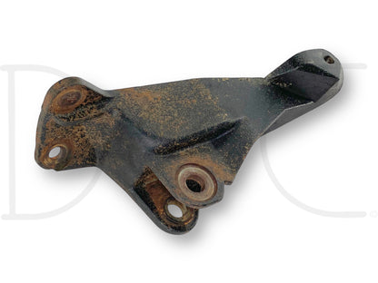Used good condition 99-04 Ford F250 F350 4X4 4WD Track Bar Bracket Frame Mount OE 2C34-3A094-Ca with light surface rust, removed from a 2004 Ford F-350 Lariat 6.0 Diesel, compatible with Ford Super Duty models F-250 F-350 F-450 F-550.