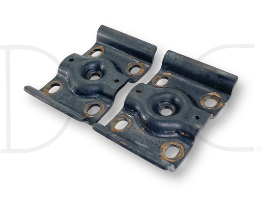 99-10 Ford F250 F350 Rear Axle Leaf Spring U Bolt Plate Set 3C34-5798-Aa, used condition with light wear, compatible with 1999-2007 Ford F-250 and F-350 trucks, made of durable metal, designed for securing rear axle leaf springs on diesel Super Duty trucks.