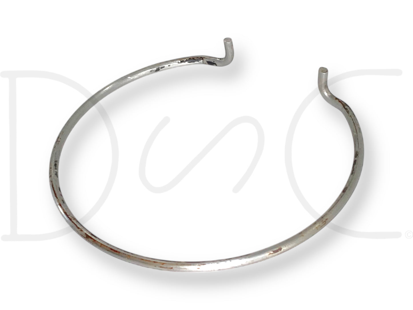 99-04 Ford F250 F350 4WD 4X4 Front Axle Locking Hub Snap Ring Retainer made of metal with a circular shape and two bent ends, showing light wear consistent with its USED - GOOD condition, compatible with 99-04 Ford Super Duty trucks including 6.0L Powerstroke models.