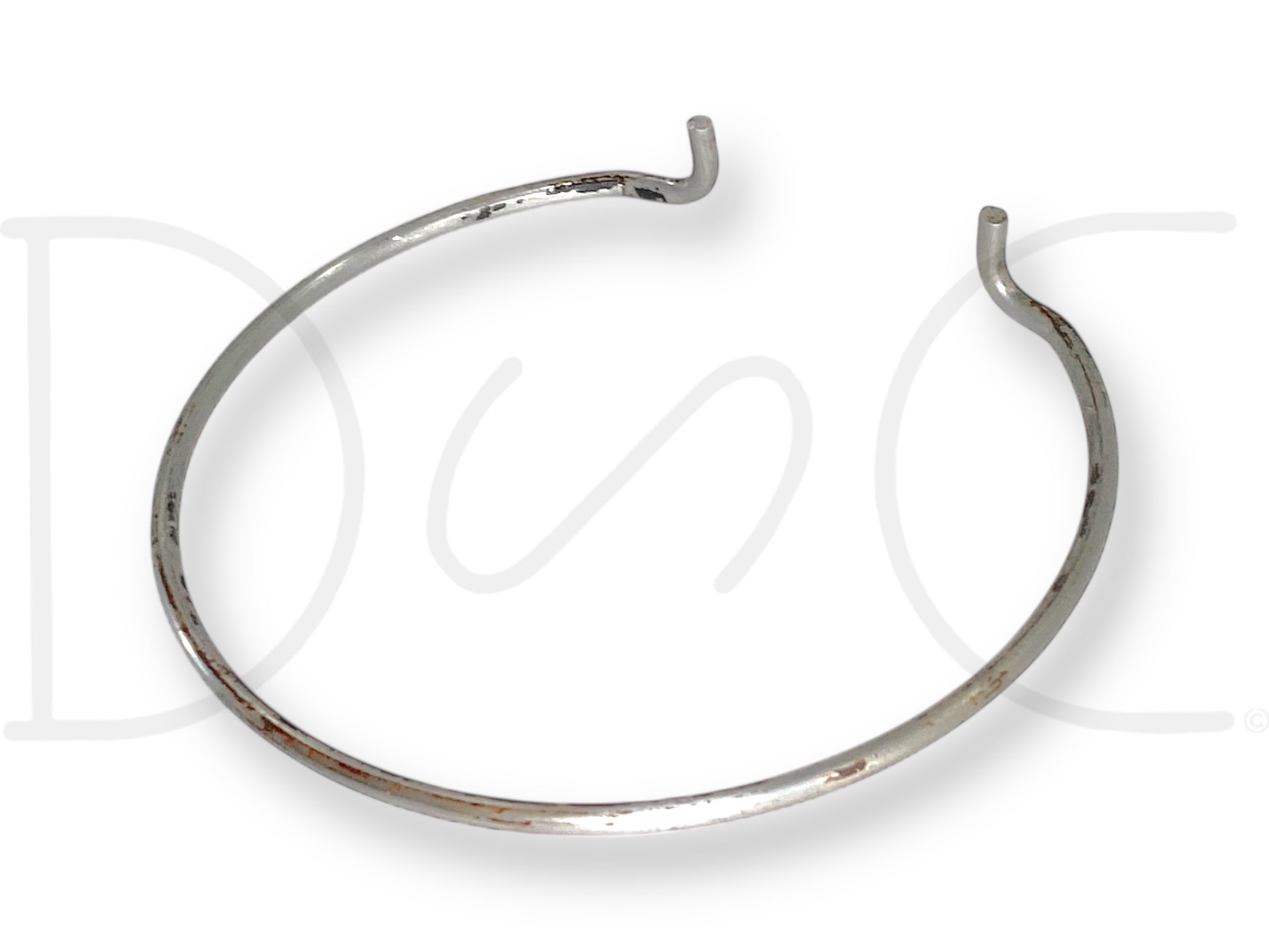 99-04 Ford F250 F350 4WD 4X4 Front Axle Locking Hub Snap Ring Retainer made of metal with a circular shape and two bent ends, showing light wear consistent with its USED - GOOD condition, compatible with 99-04 Ford Super Duty trucks including 6.0L Powerstroke models.