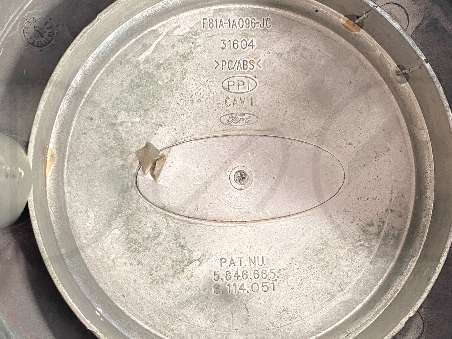 99-04 Ford F350 Super Duty Dually Rear Wheel Center Hub Cap Hubcap Chrome OEM