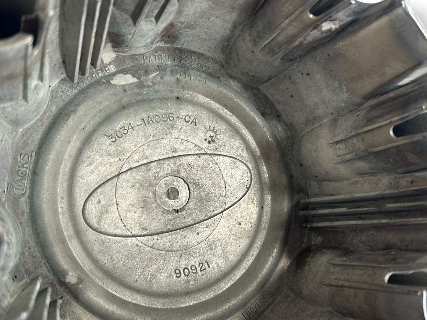 03-04 Ford F250 F350 King Ranch Super Duty Wheel Center Hub Cap Hubcap OE *Blem*
