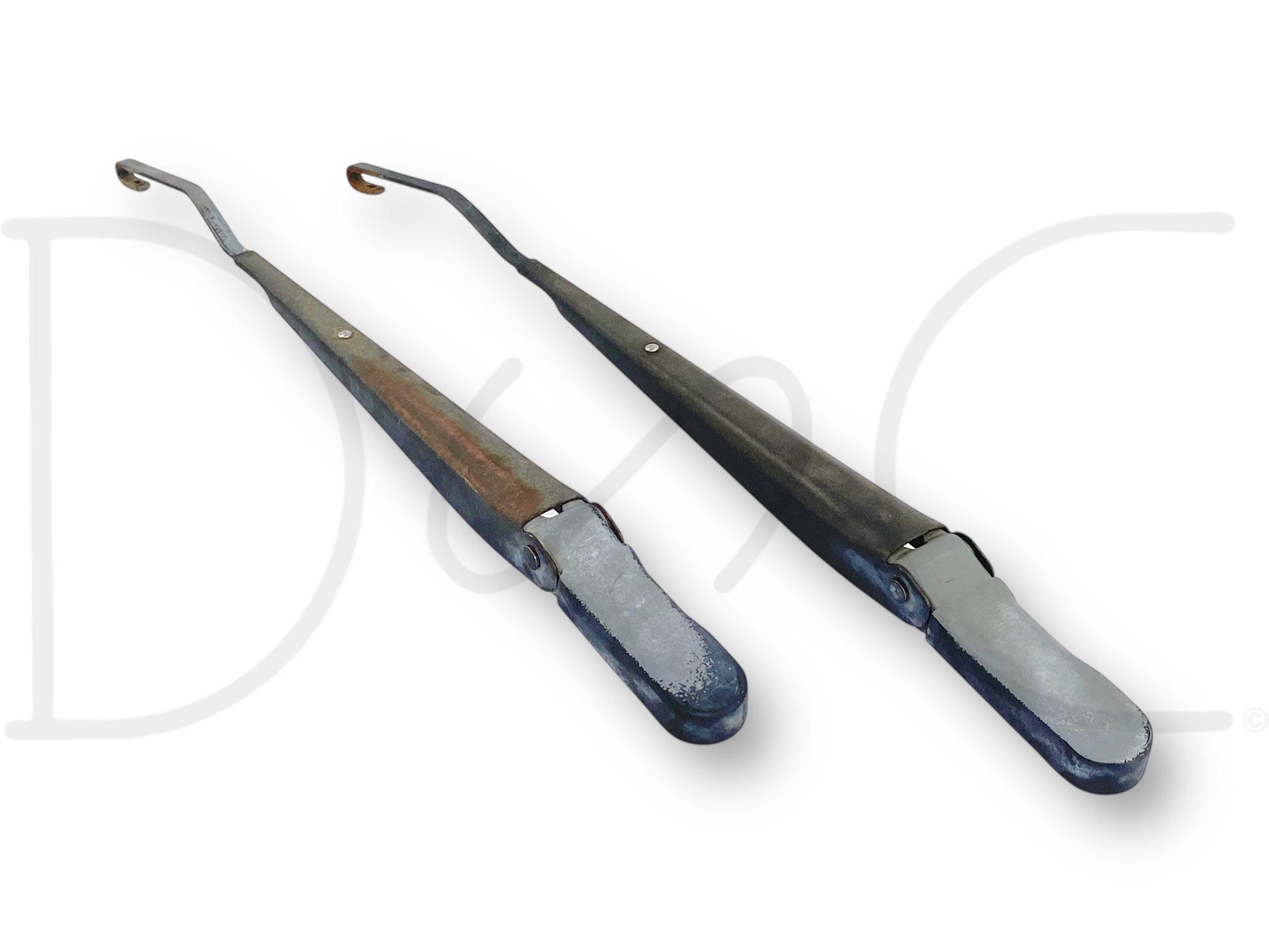 99-07 Ford F250 F350 Windshield Wiper Arm Set Pair RH Right LH Left OEM Arms, used condition with light wear and fading, compatible with 1999-2007 Ford F-250, F-350, F-450, and F-550 models, suitable for trucks with 7.3L diesel engines and automatic transmissions.