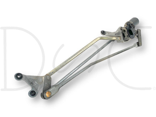 Used 99-01 Ford F250 F350 Super Duty Windshield Wiper Motor W/ Linkage F8Vu-17B571-Aa showing light wear, suitable for 1999 to 2001 Ford F-250, F-350, F-450, and F-550 trucks, compatible with 7.3L diesel and other Powerstroke diesel engines.