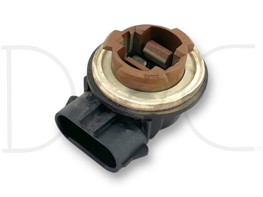 Used 99-01 Ford F250 F350 Front Turn Signal Parking Light Socket OEM F17B-13411-Fb with light wear, compatible with 1999-2001 Ford F-250, F-350, F-450, and F-550 trucks, designed for reliable function in Ford Powerstroke diesel vehicles.