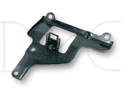 99-02 Ford F250 F350 7.3 Air Intake Tube 42 Pin Connector Mounting Bracket OE used metal mounting bracket with light wear for air intake tube connector, compatible with 1999-2002 Ford F-250, F-350, F-450, and F-550 trucks.