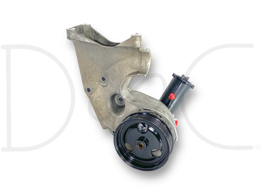 99-02 Ford F250 F350 7.3L Power Steering Pump Alternator Bracket Pulley Assembly used OE part with light wear, removed from a 1999 Ford F-250 XLT 7.3L Diesel, compatible with 1999-2002 F-250, F-350, F-450, and F-550 trucks.