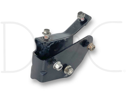 99-07 Ford F250 F350 2WD I-Beam Front Axle Pivot Mount Bracket Front LH Left OE used part with light wear, compatible with 1999-2007 Ford F-250 and F-350 trucks, designed for 7.3L Powerstroke diesel and 4R100 automatic transmission models.
