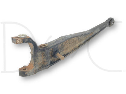 99-07 Ford F250 F350 2WD Front RH Right Passenger Axle I Beam Arm F81A-3006-AB used axle arm with light wear and rubbing bushing worn, compatible with 1999-2007 Ford Excursion, F-250, and F-350 trucks with 7.3L diesel and 4R100 transmission.