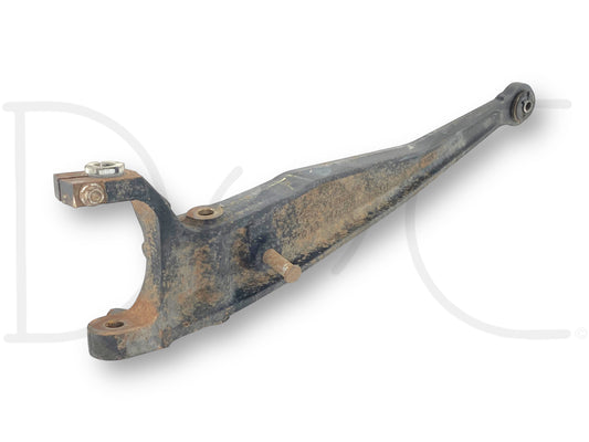 99-07 Ford F250 F350 2WD Front RH Right Passenger Axle I Beam Arm F81A-3006-AB used axle arm with light wear and rubbing bushing worn, compatible with 1999-2007 Ford Excursion, F-250, and F-350 trucks with 7.3L diesel and 4R100 transmission.
