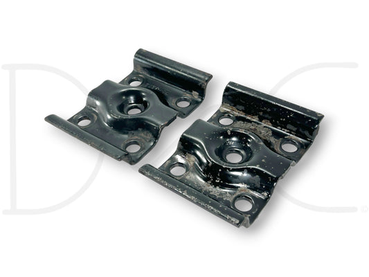 87-97 Ford F250 F350 Rear Axle Leaf Spring U Bolt Plate Set E2Ta-Ga, used condition with light wear, black metal plates for secure axle mounting on Ford trucks.