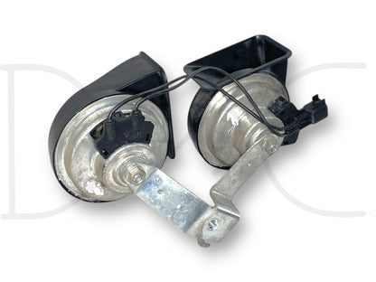 05-07 Ford F250 F350 Super Duty Horn Pair OEM Dual Note Horns
