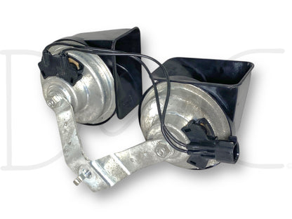 05-07 Ford F250 F350 Super Duty Horn Pair OEM Dual Note Horns