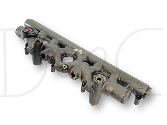 06-07 Ford F250 F350 6.0 6.0L Diesel RH Right Passenger Oil Rail 1858350C1, used condition with light wear, compatible with 2006-2007 Ford Super Duty trucks, designed for 6.0 Powerstroke diesel engines, made of durable metal with multiple ports and fittings.