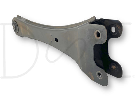 05-07 Ford F250 F350 4WD 4X4 Front LH Left Driver Radius Arm Suspension Control used part in good condition with light wear, compatible with 2005-2007 Ford F-250 F-350 F-450 F-550 trucks, designed for suspension control and stability in heavy-duty diesel trucks.