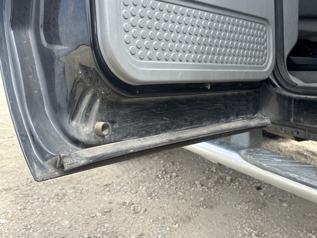 99-07 Ford F250 F350 Rear LH Left Driver Crew Cab Door UD Black Electric
