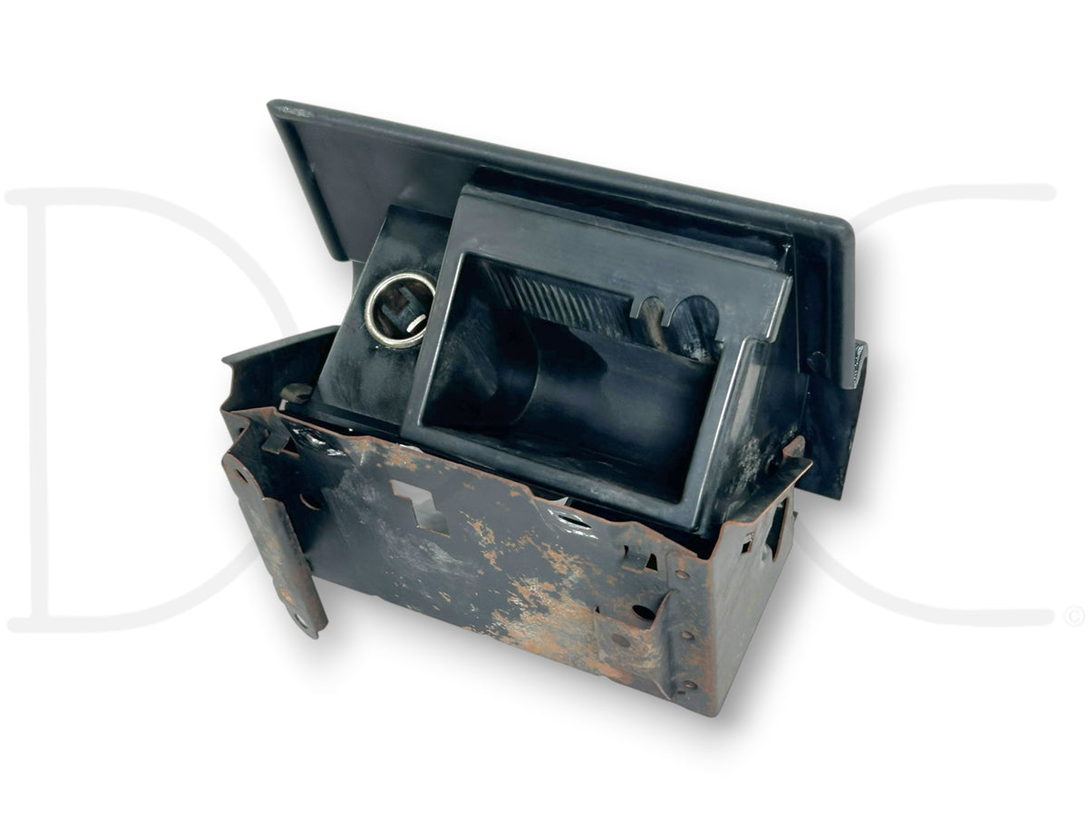 90-02 Chevy Kodiak Topkick 6500 7500 Dashboard Dash Ash Tray Ashtray Assembly OE