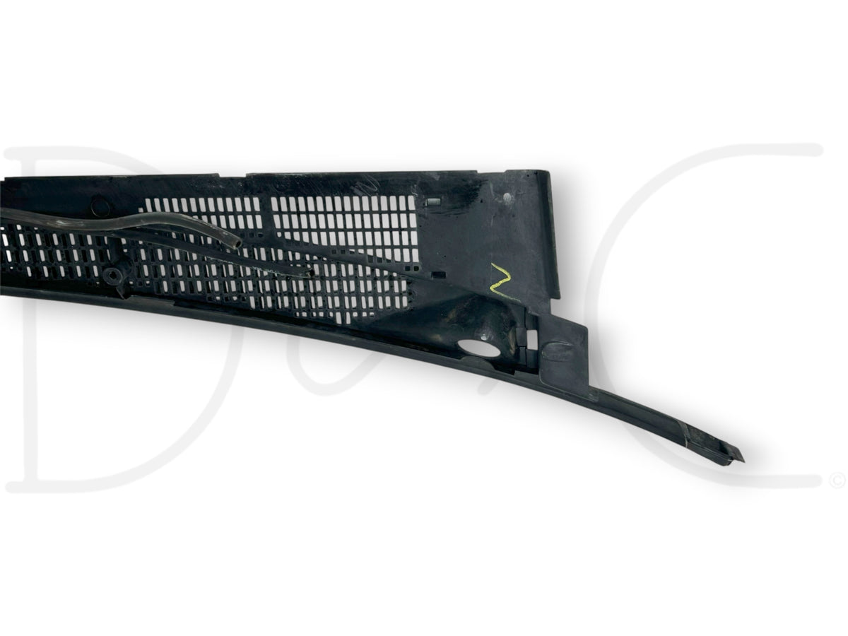 90-02 Chevy Kodiak Topkick 6500 7500 Windshield Wiper Cowl Panel Vent 15675985