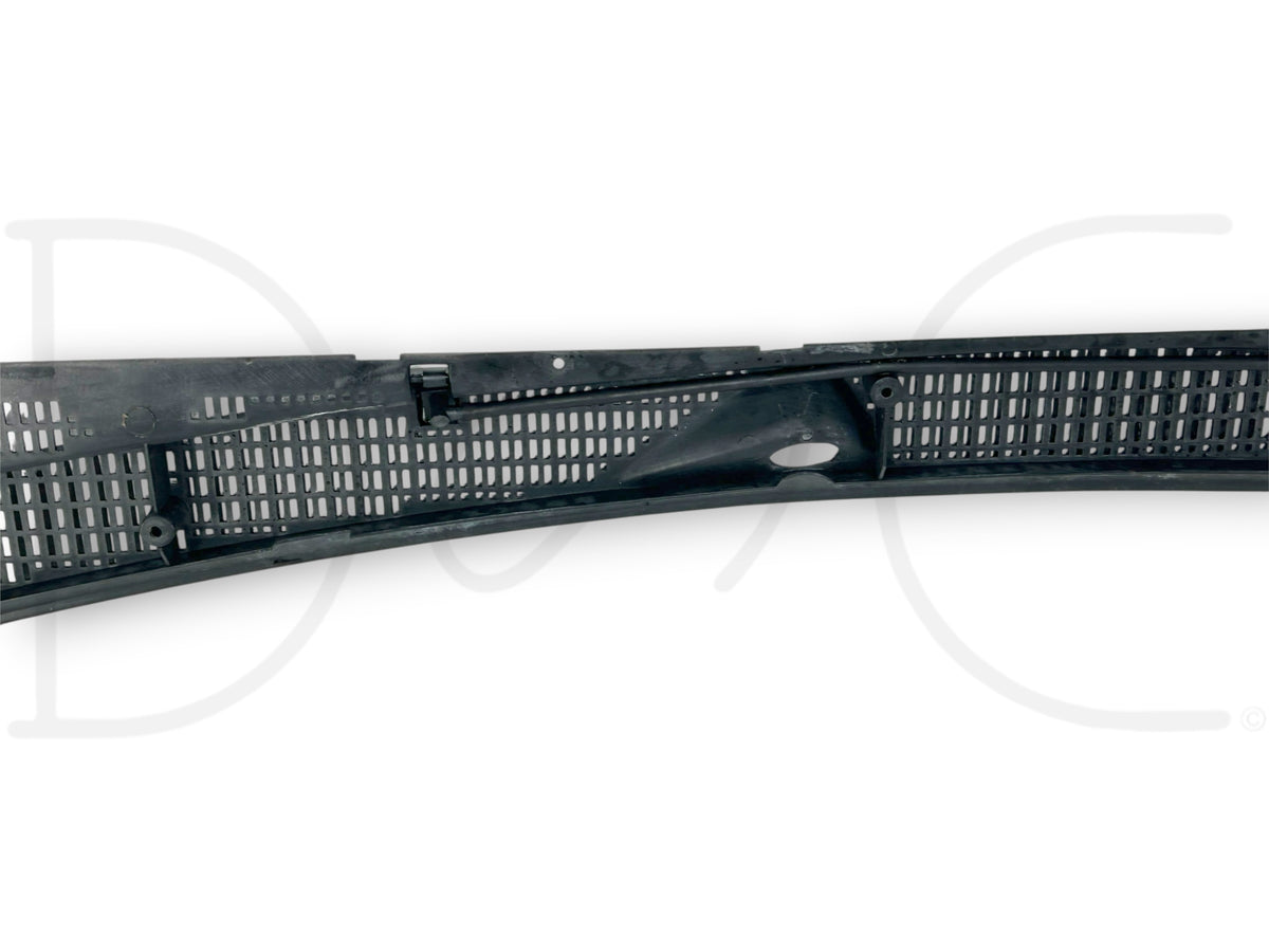 90-02 Chevy Kodiak Topkick 6500 7500 Windshield Wiper Cowl Panel Vent 15675985