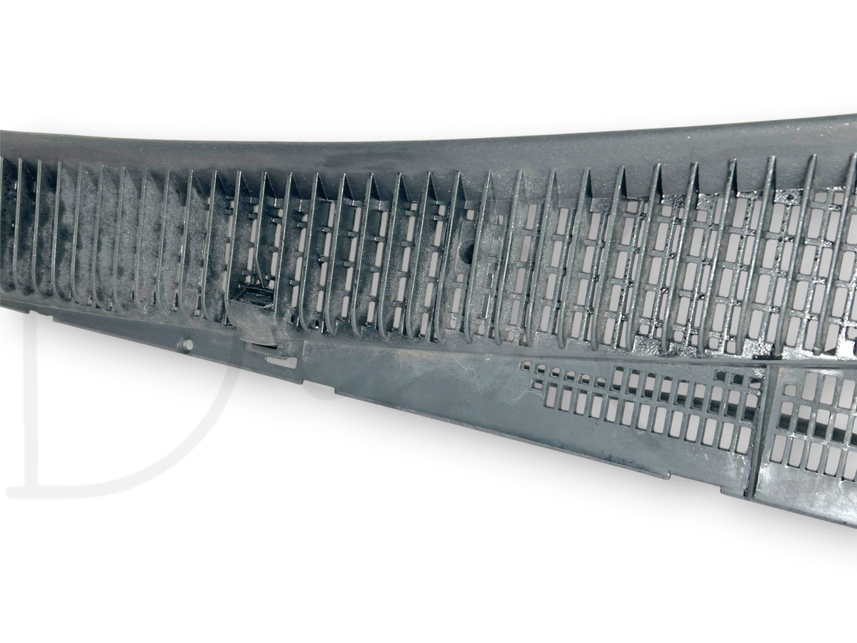 90-02 Chevy Kodiak Topkick 6500 7500 Windshield Wiper Cowl Panel Vent 15675985