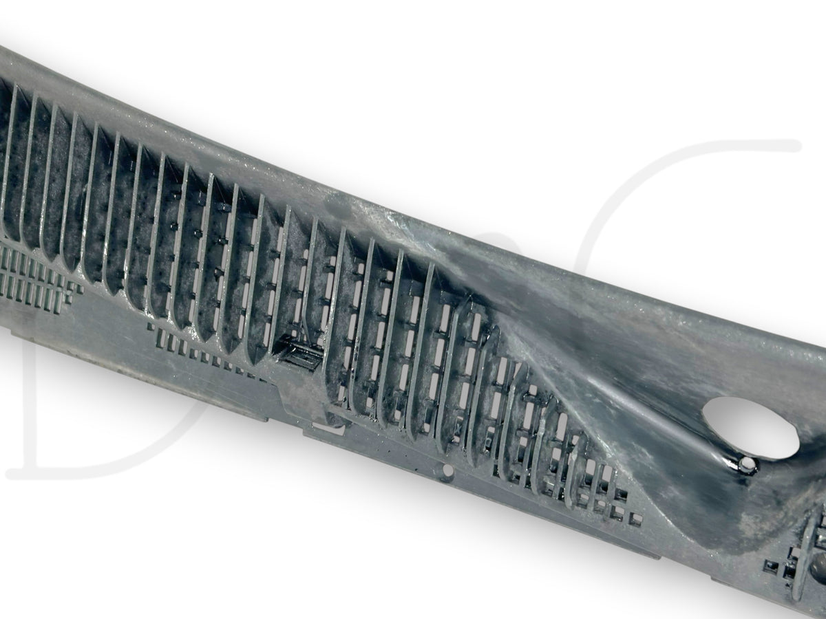90-02 Chevy Kodiak Topkick 6500 7500 Windshield Wiper Cowl Panel Vent 15675985