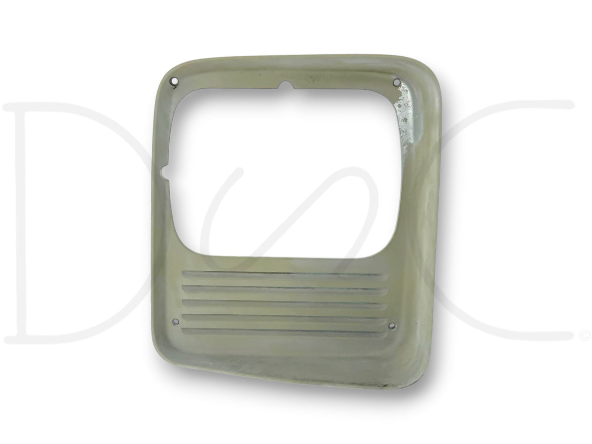 90-02 Chevy Kodiak Topkick 6500 RH Right Headlight Trim Bezel Surround 15566896
