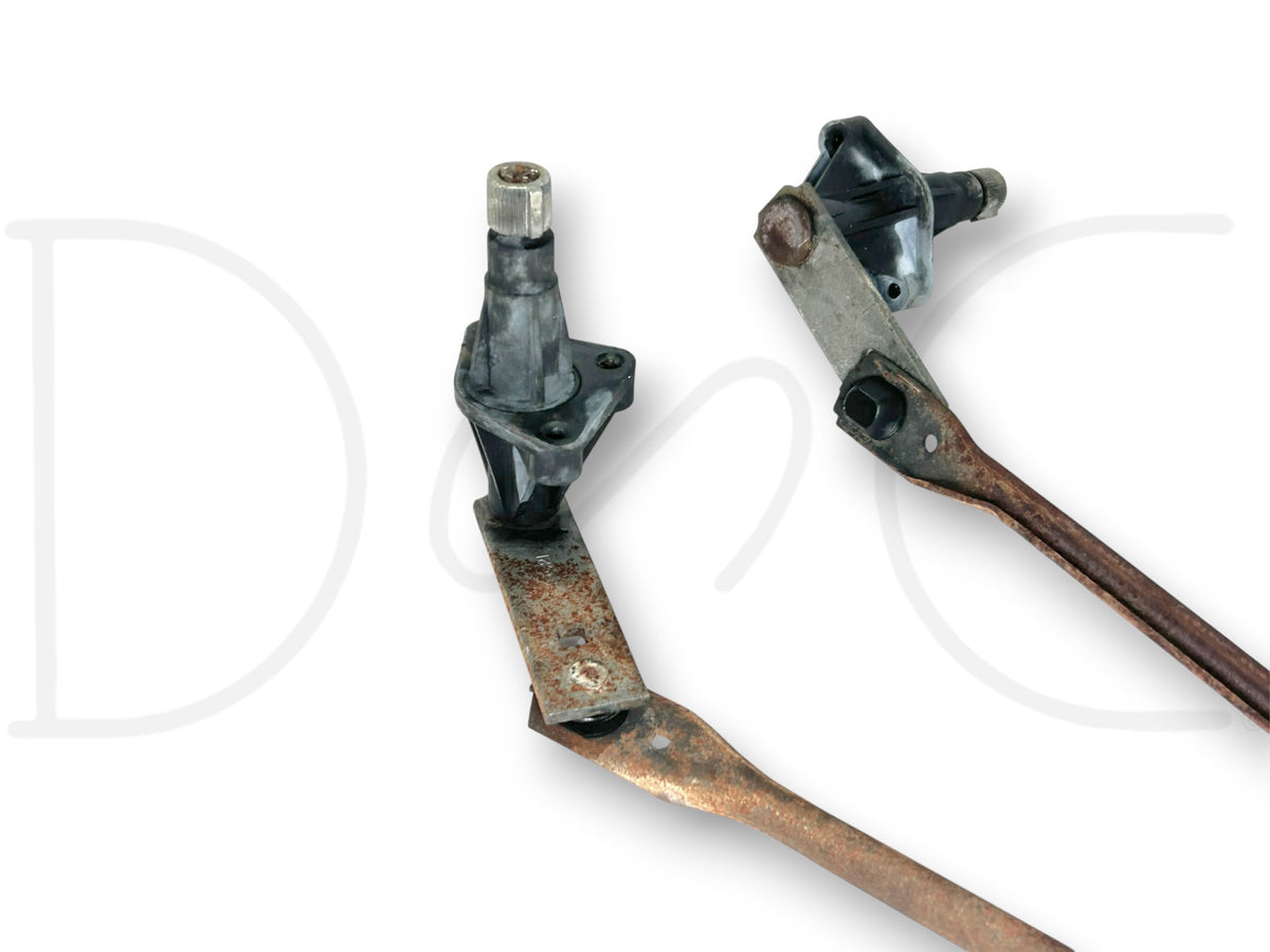 90-02 Chevy Kodiak Topkick Windshield Wiper Pivot Linkage Regulator Assembly