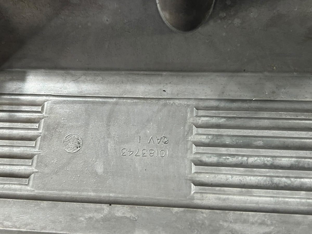90-02 Chevy Kodiak Topkick 427 Big Block LH Left Driver Valve Cover OE 10183743