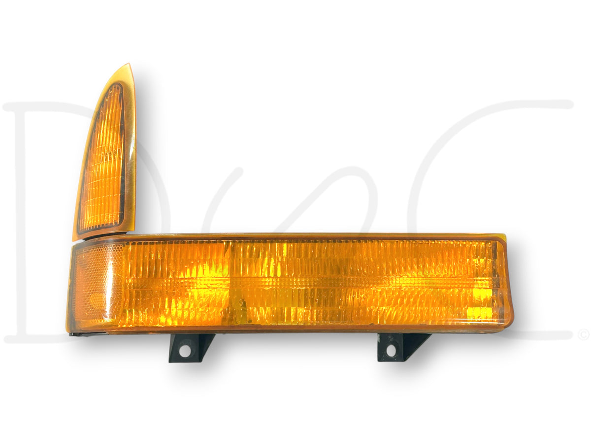 99-04 Ford F250 F350 RH Right Passenger Parking Light Turn Signal 1C3X-13B220-A